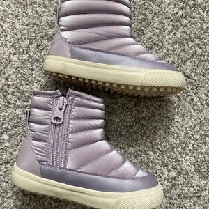 Size 6 Ainsley Sneakers Boots